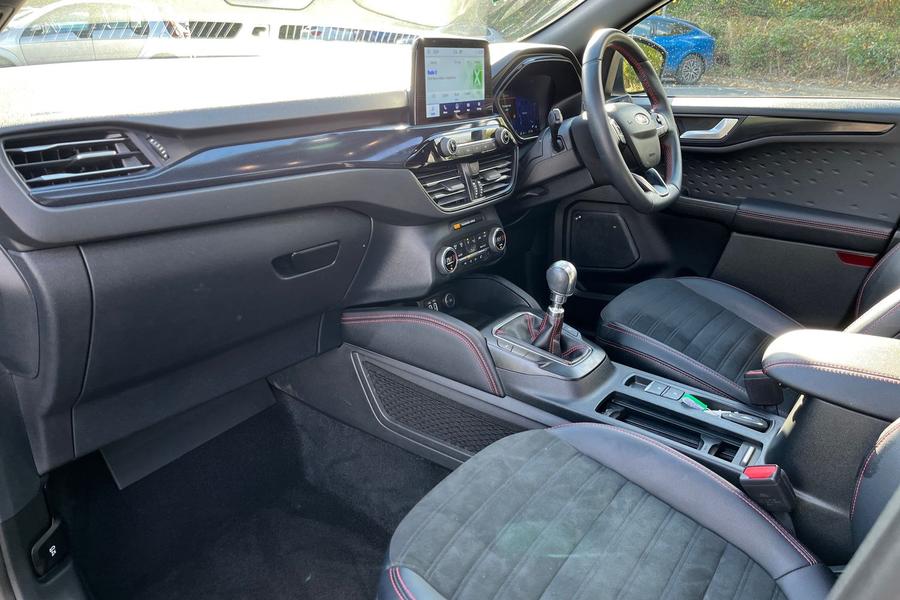 Ford KUGA Photo autoimg-b88f050d460f51f4a31e07f1b3cbc9f3fe4ebfa2.jpg