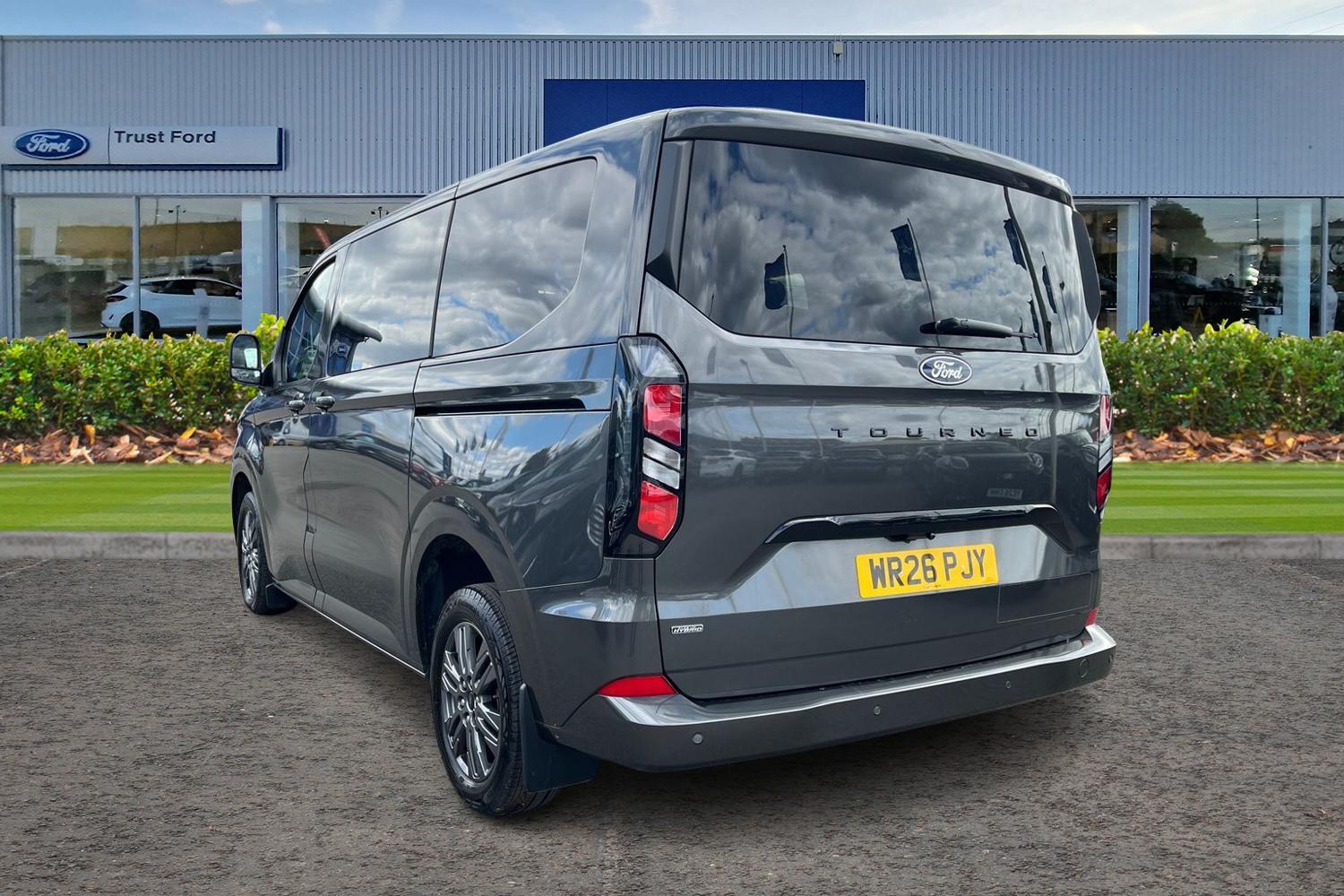 Ford TOURNEO CUSTOM Photo 1