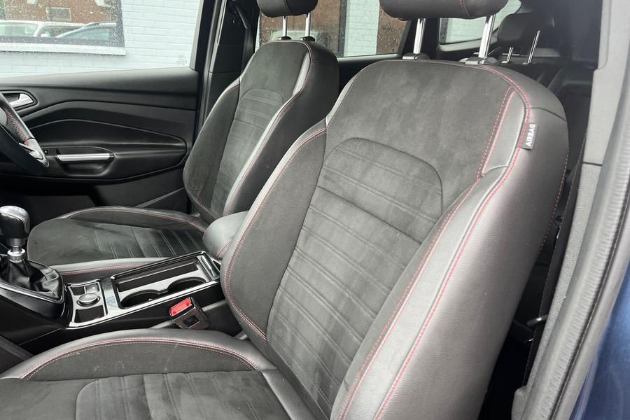 Ford KUGA Photo autoimg-b89a988efb691b712bfcb821f44ed8f58cb700f4.jpg