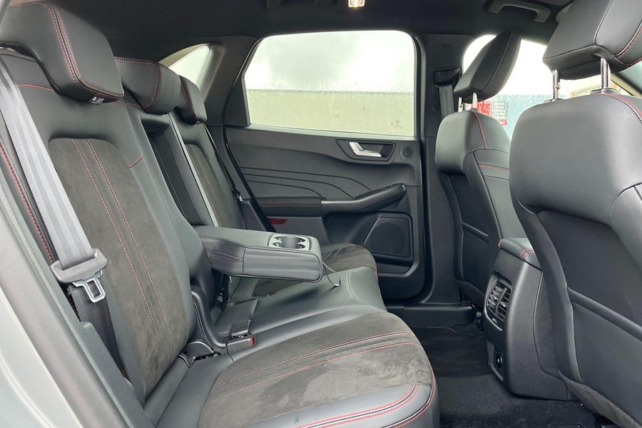 Ford Kuga Photo autoimg-b89b2b3ad0acf6c3f855f3ffc300ad439fa2e0da.jpg