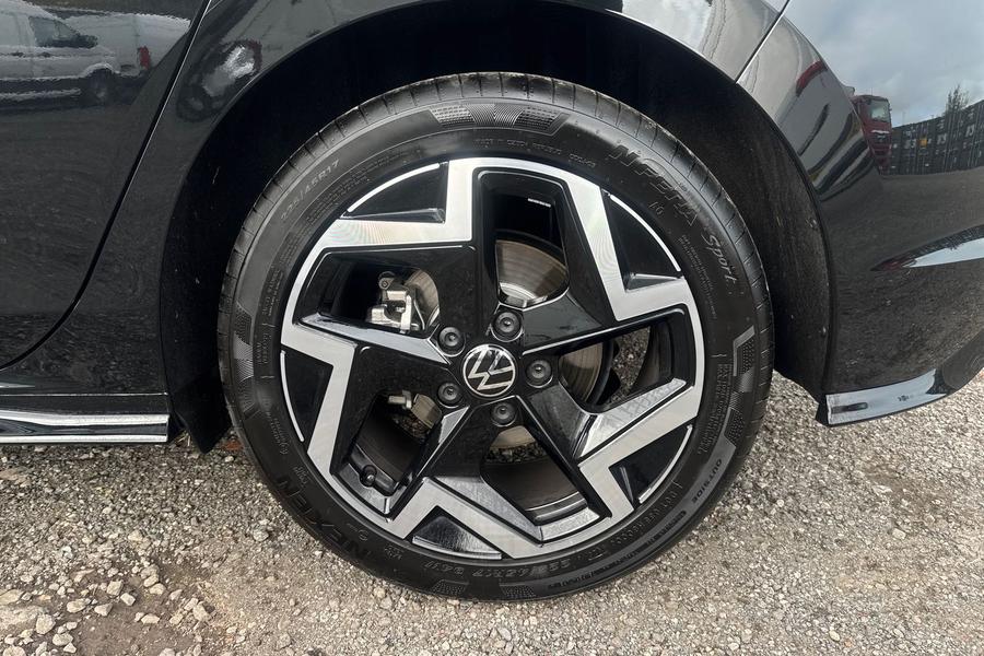 Volkswagen GOLF Photo autoimg-b89c57a9788ebbc5d86db9dcc38a1c37c20b92bd.jpg