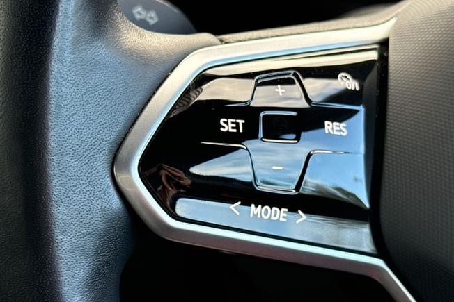 VOLKSWAGEN ID.4 Photo 16