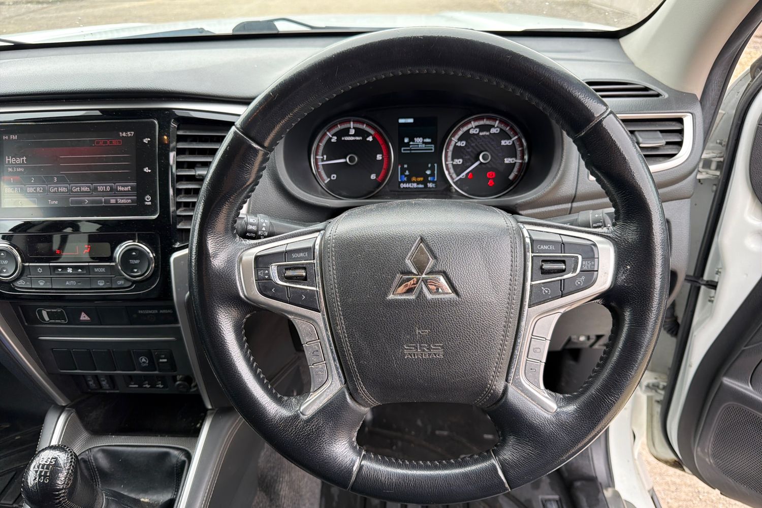 Mitsubishi L200 Photo 30