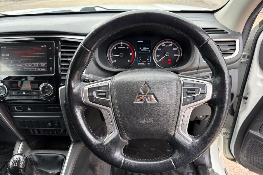 Mitsubishi L200 Photo autoimg-b89eba790e1589a965ce06cbb9f48a488c4e1431.jpg