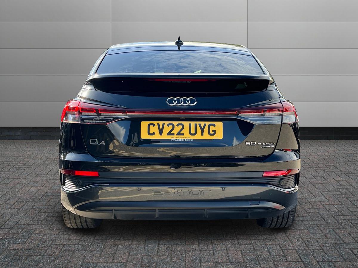 Audi Q4 e-tron Photo 6