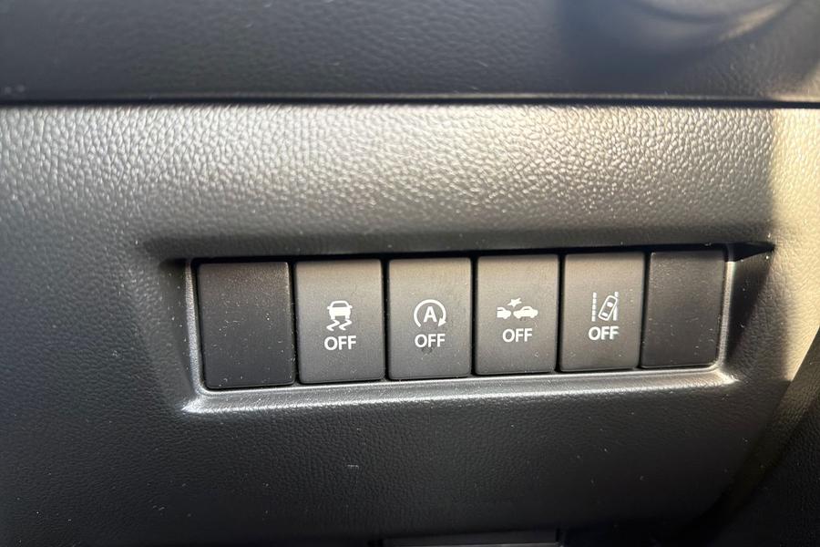 Suzuki SWIFT Photo autoimg-b8a061bf42052e8486ba801fb0d5b7fde88d1c30.jpg