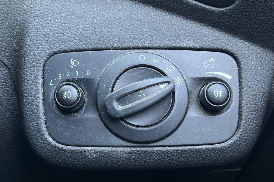 Ford Kuga Photo autoimg-b8a10c50a3064f256db53e7e7de97a266de665db.jpg