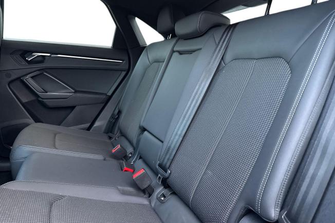 AUDI Q3 Photo 10