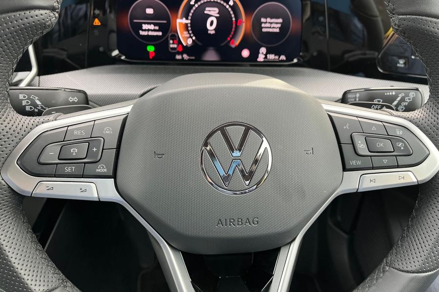 Volkswagen GOLF Photo autoimg-b8ac25521a130aca6f5b0948306f5d01190fe4cc.jpg