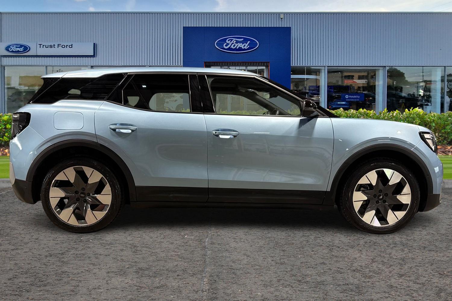 Ford Explorer Photo 2