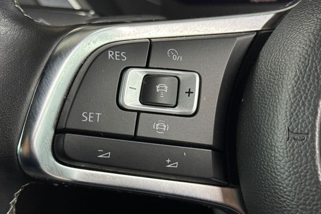 VOLKSWAGEN Tiguan Photo 16
