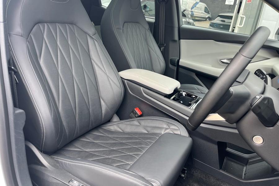 Ford Explorer Photo autoimg-b8b4aff00922b2bee5beba41f348f3a26fb1aea7.jpg