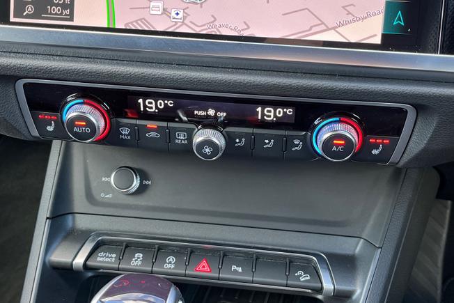 AUDI Q3 Photo 52