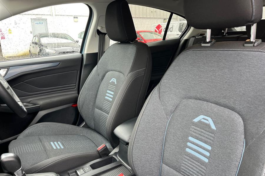 Ford FOCUS Photo autoimg-b8b6e4ff1a89722b9652766b774b4bfa3d1892e4.jpg