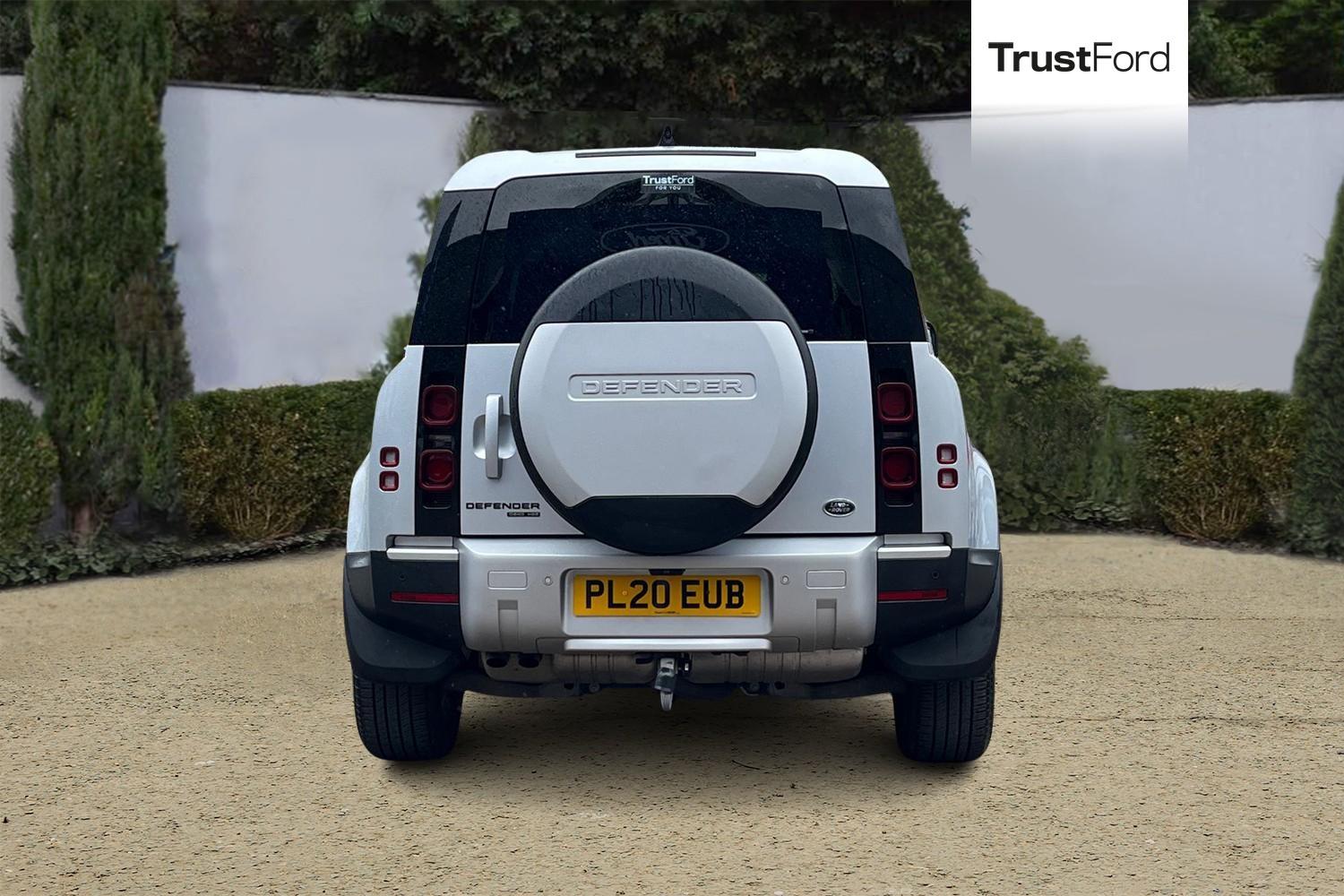 Land Rover Defender 110 Photo 6