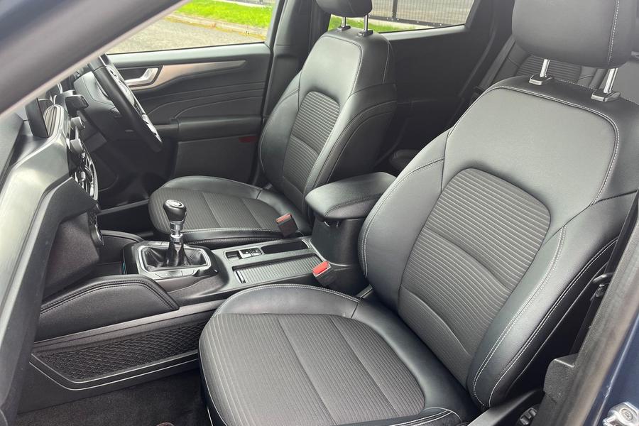 Ford KUGA Photo autoimg-b8bf6c2d3e707b020725a6e378fa084ac8c5d481.jpg