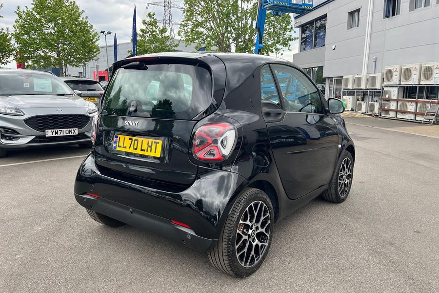smart FORTWO COUPE Photo autoimg-b8c2ec6ea9051f76c873757b32ccd9f423a5315e.jpg