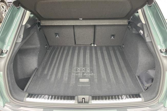 AUDI Q3 Photo 12