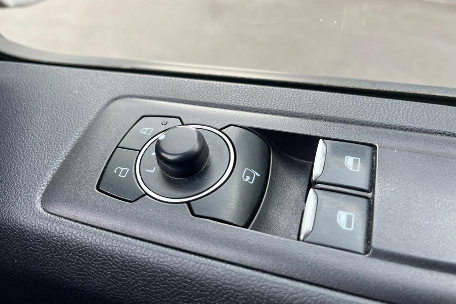 Used Ford TRANSIT CUSTOM RX25OAG 19