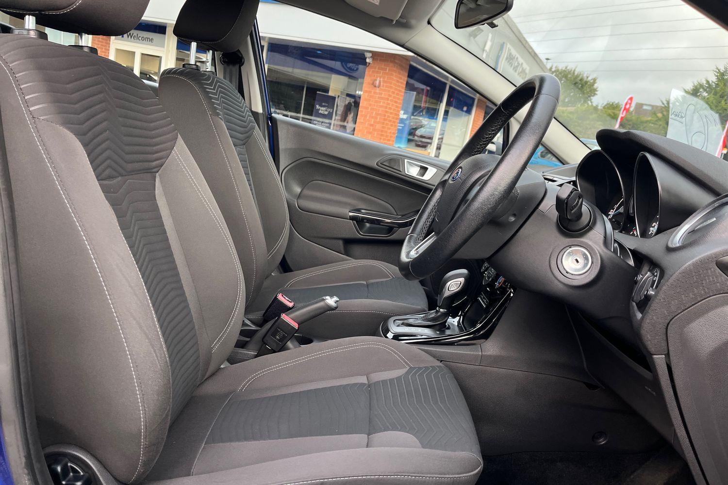 Ford Fiesta Photo 16