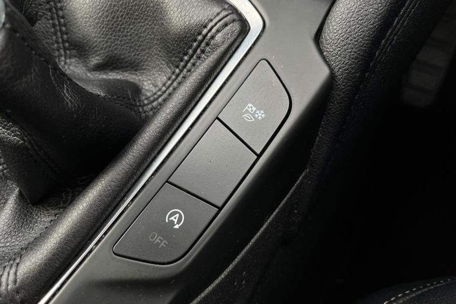 Ford Kuga Photo autoimg-b8d0bc0cc6f0d50ed69ef42cad01e2f1946da933.jpg