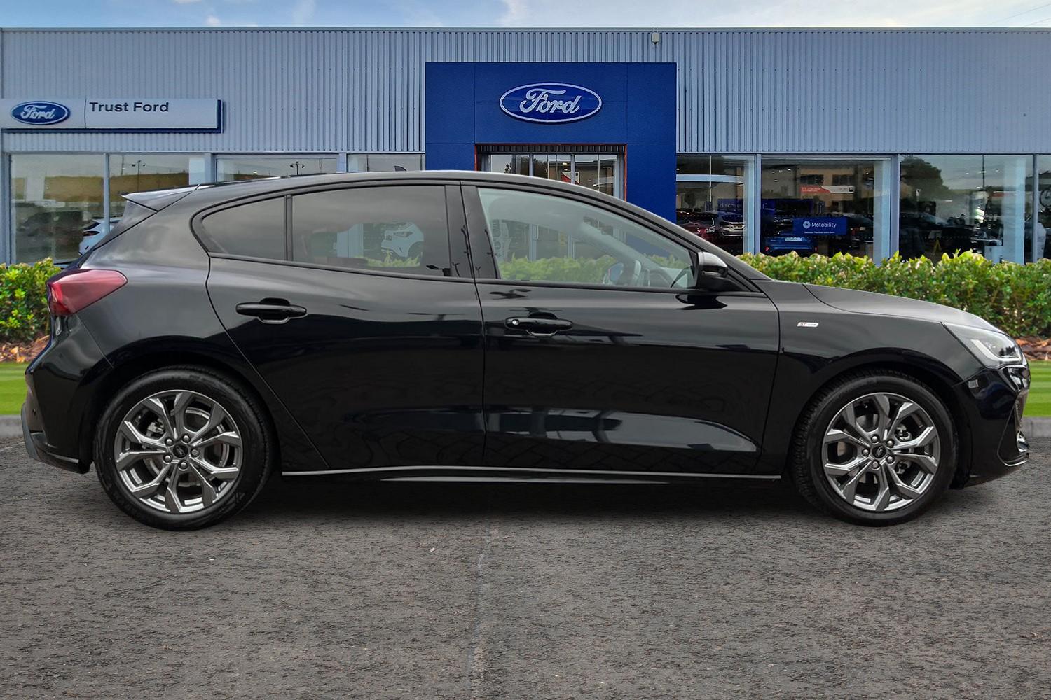 Ford Focus Photo 2