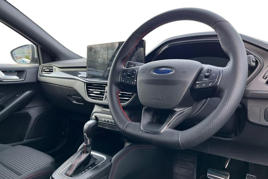 Ford Focus Photo autoimg-b8d27980b2615560bf0be32660066bb6cd16d2ce.jpg
