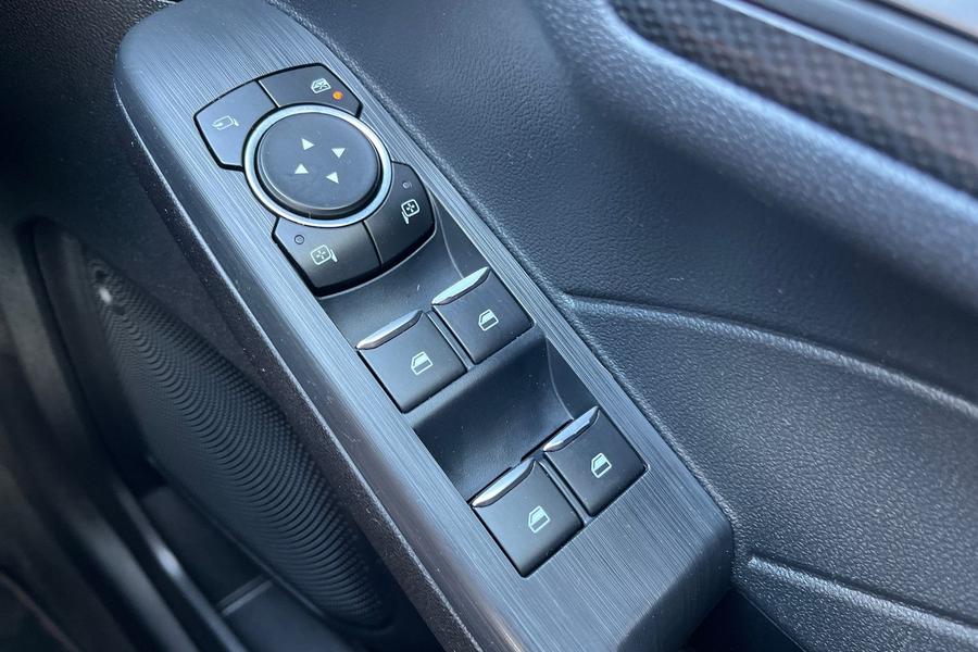 Ford KUGA Photo autoimg-b8d4a625d6afff64fe4b83418c5392c8cb600df5.jpg