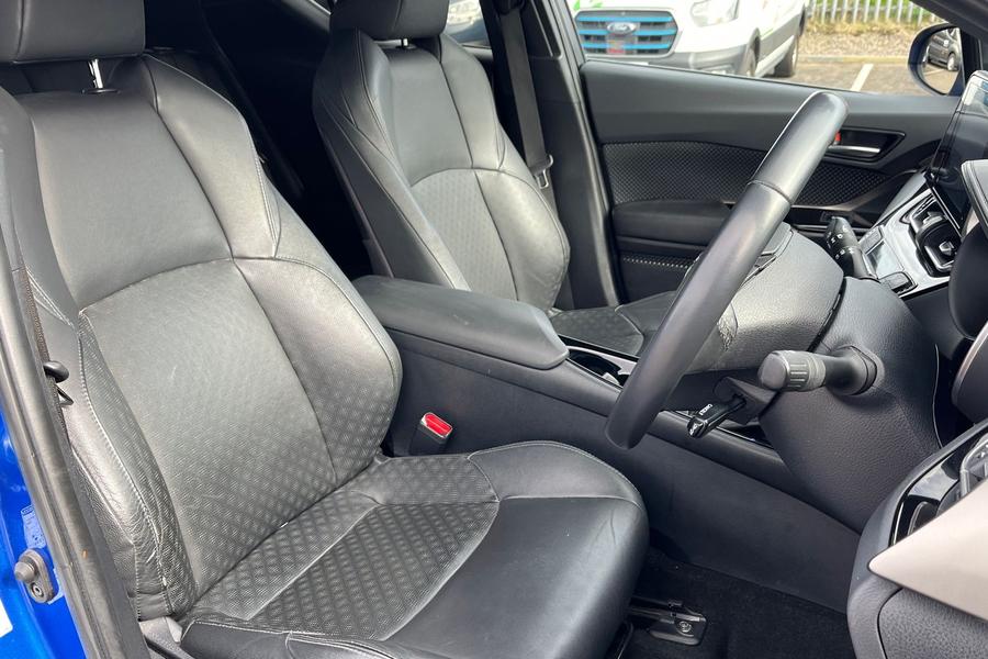 Toyota C-HR Photo autoimg-b8d60f1447b71e77c78ec02c9dd15672b7cd05bf.jpg