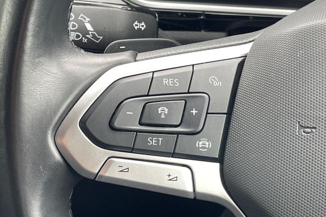 VOLKSWAGEN T-Roc Photo 16