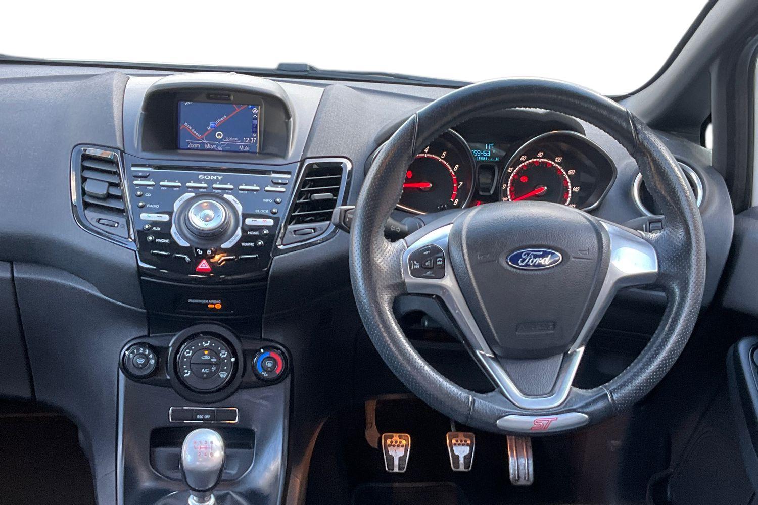 Ford FIESTA Photo 10
