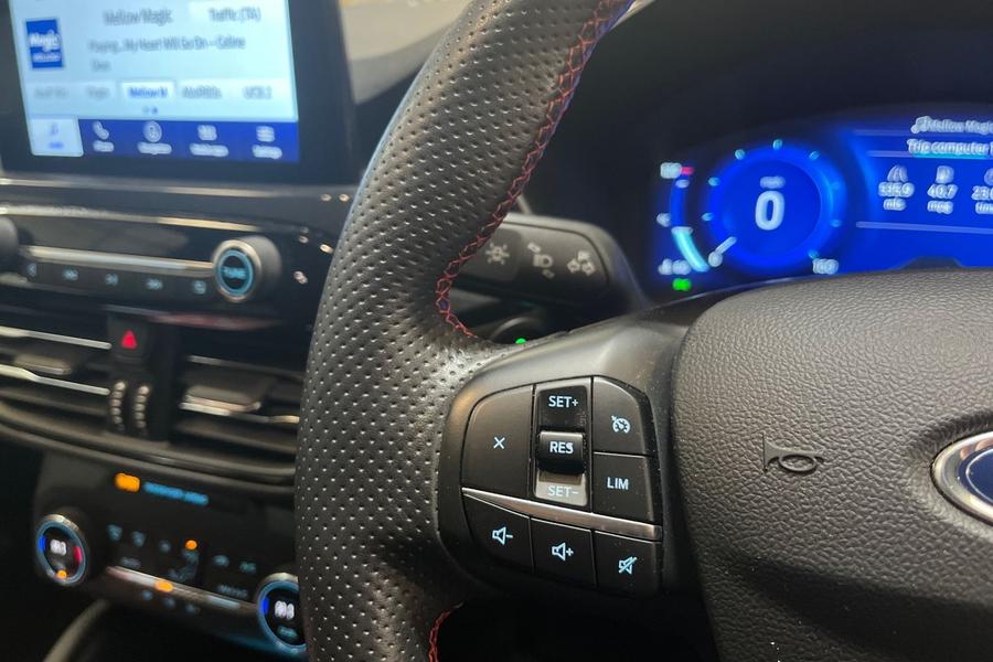 Ford KUGA Photo autoimg-b8e731c1a471f338a7f7a852f56bf479e0086efd.jpg