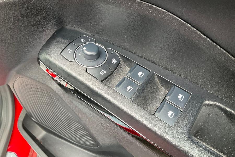 Ford PUMA Photo autoimg-b8e87944f6bead165b6a83bd039c57886e7fe72e.jpg