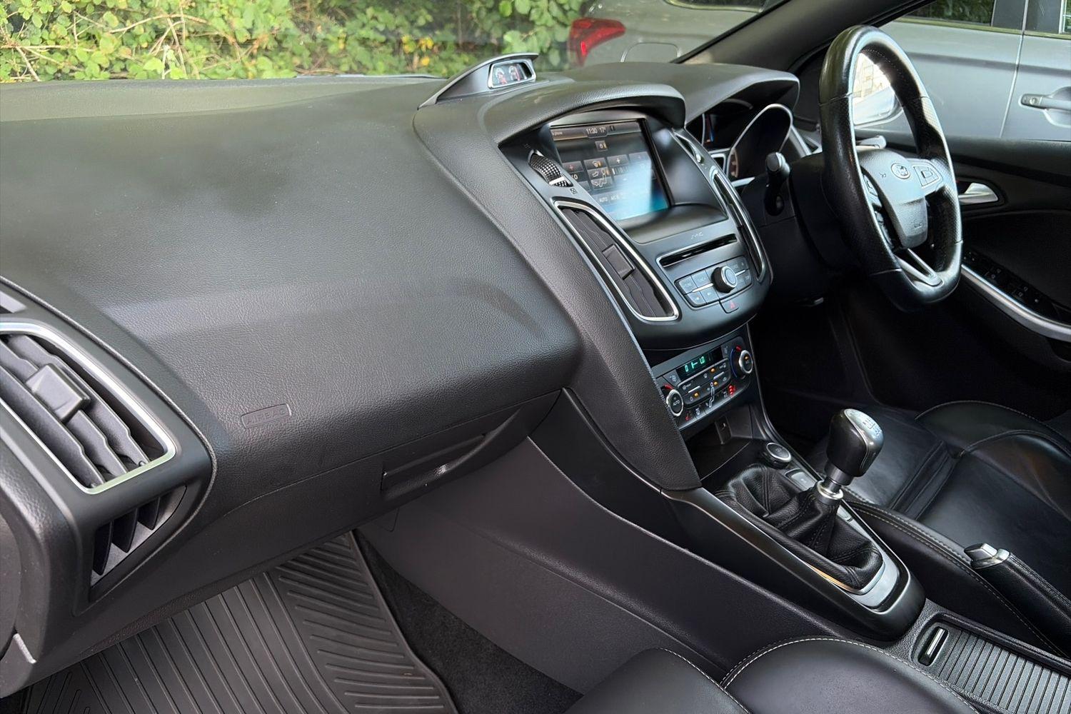 Ford Focus Photo 17