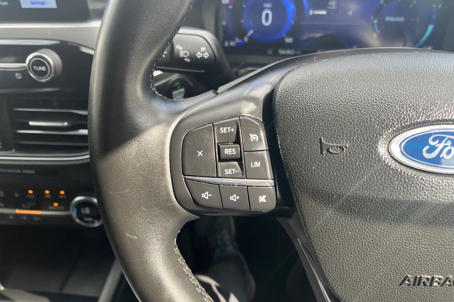 Ford KUGA Photo autoimg-b8e91d24a956bfdc6e1a386538fa4d544e9e8f8c.jpg