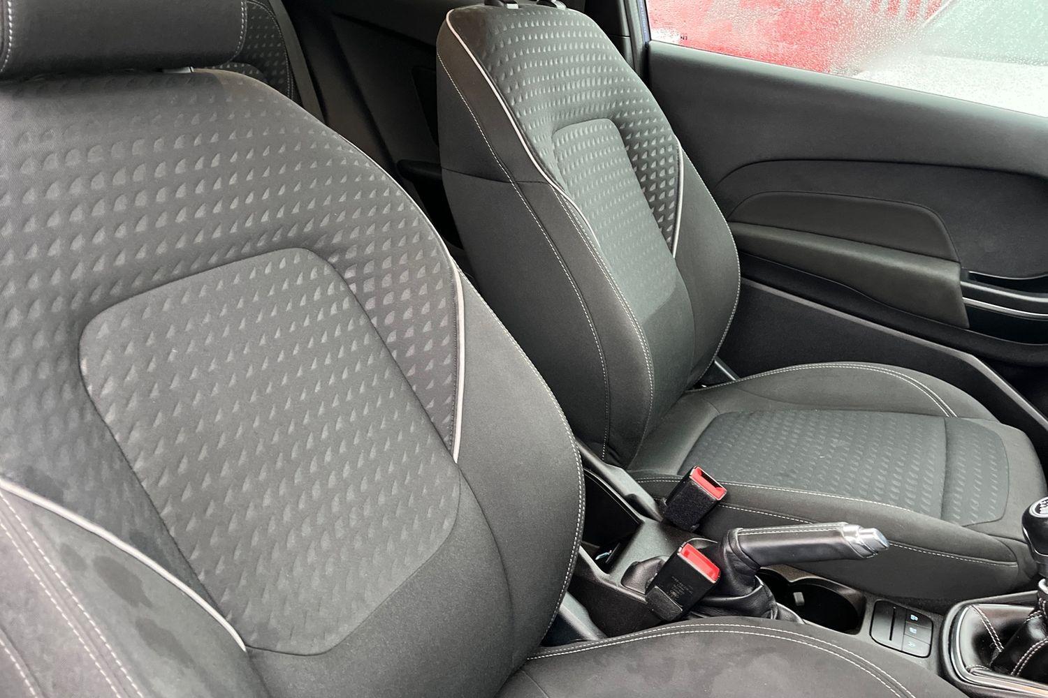 Ford FIESTA Photo 16