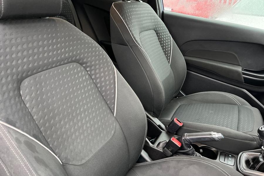 Ford FIESTA Photo autoimg-b8eb72cb95df0adadca90e5ab9ad8fa7d6950466.jpg