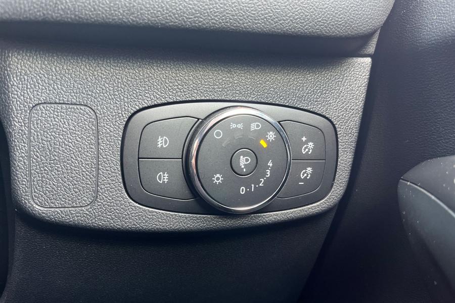 Ford FOCUS Photo autoimg-b8ef03a81c1be8693bb19af3656c13bc83031e49.jpg