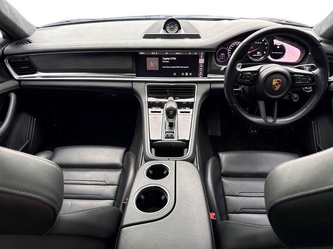PORSCHE Panamera Photo 10