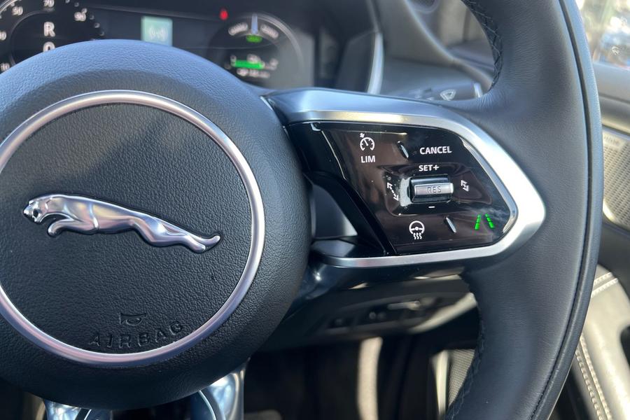Jaguar I-PACE Photo autoimg-b8f62af2591fd1cc29346f75a59aeb0ee565cd44.jpg
