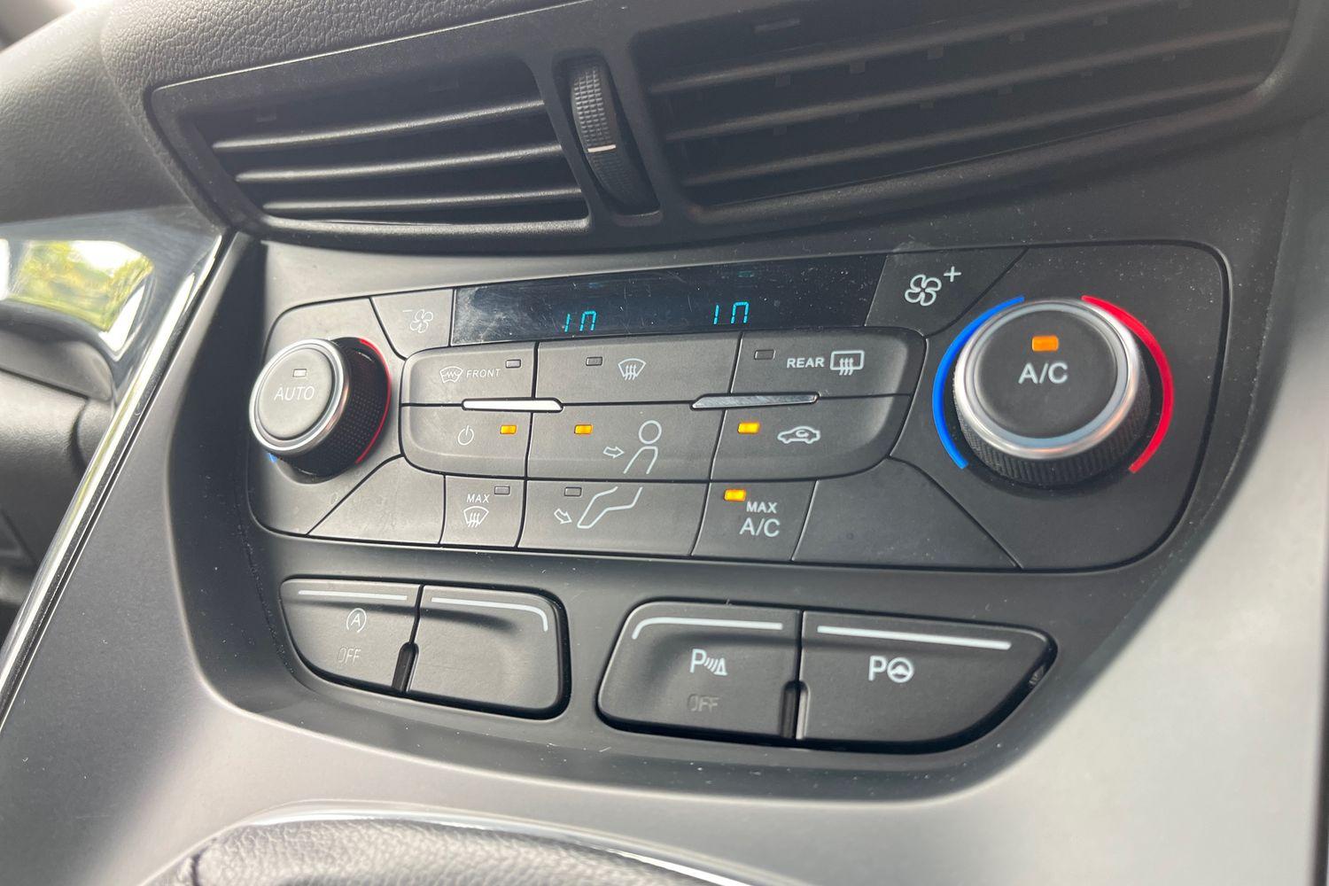 Ford KUGA Photo 21