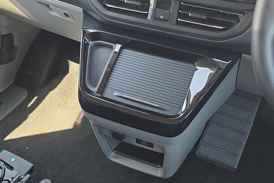 Used Ford TRANSIT CUSTOM NUGGET WO25UYN 26