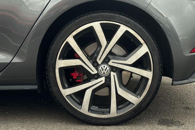 VOLKSWAGEN Golf Photo 5
