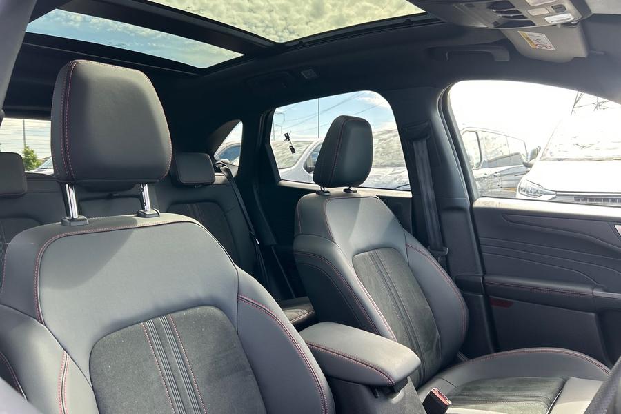 Ford Kuga Photo autoimg-b910b1a07b61363a884ff4d5112e005a35b8dcb6.jpg