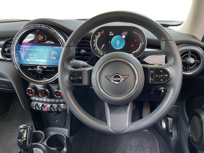 MINI Hatch Photo 11