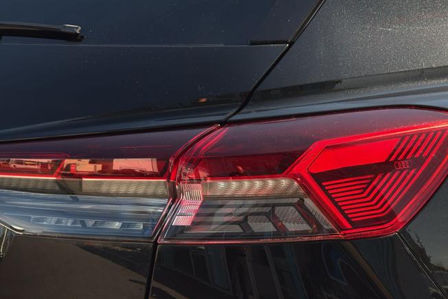 Audi Q4 e-tron Photo 18