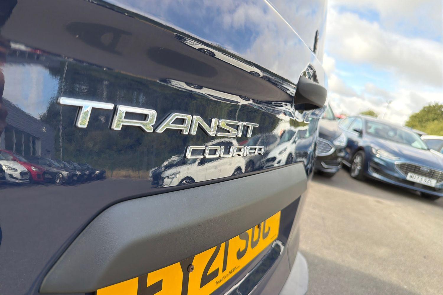 Ford TRANSIT COURIER Photo 19
