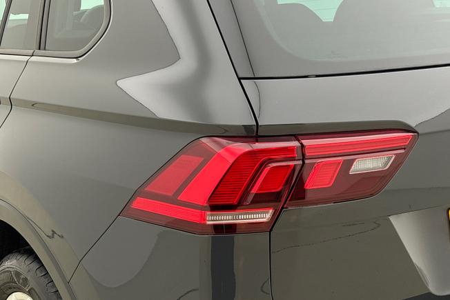 VOLKSWAGEN Tiguan Photo 18