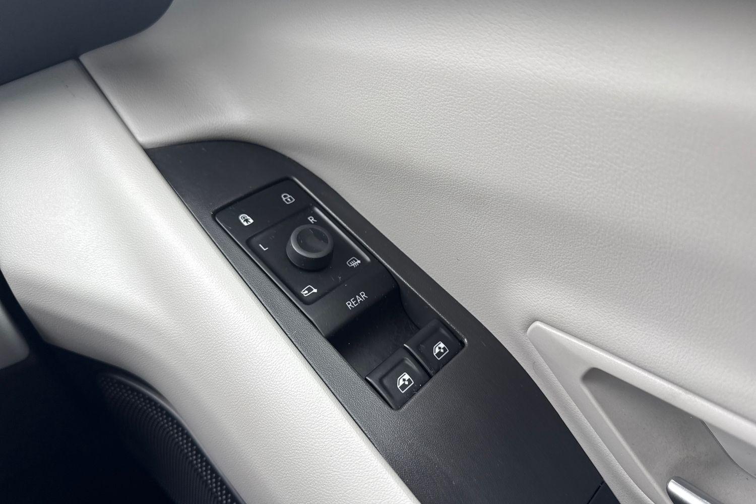 Ford Explorer Photo 15