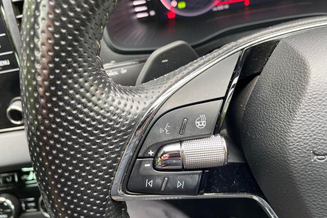 ŠKODA Karoq Photo 16